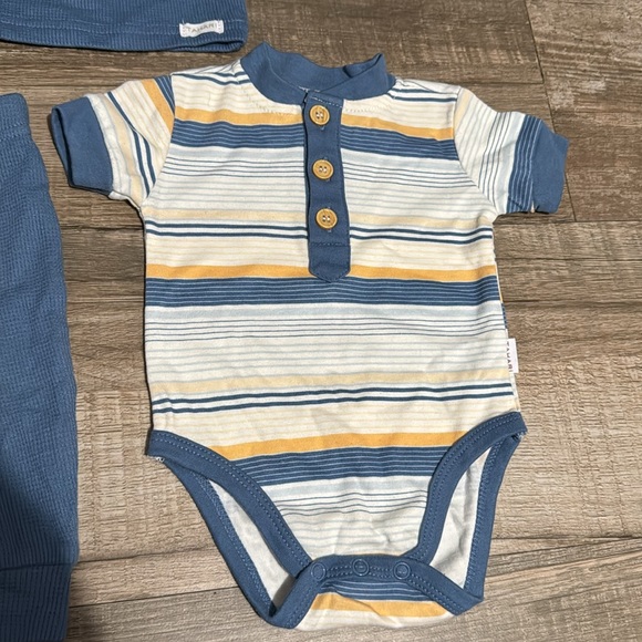 Tahari Blue and Striped Baby Outfit Set - Picture 2 of 6